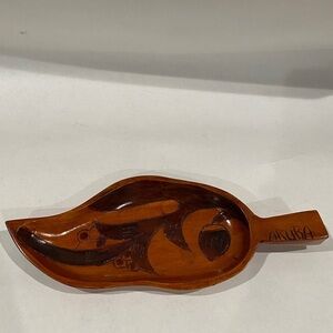 Hand carved wooden leaf serving bowl Aruba